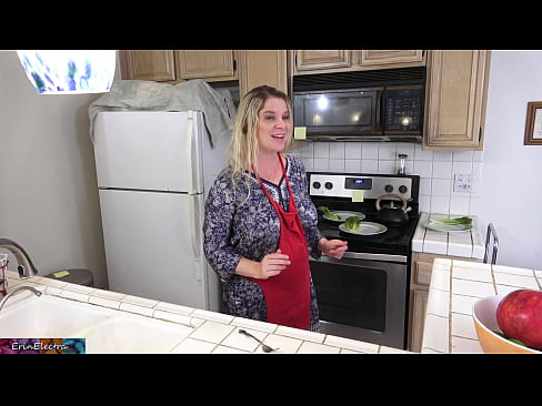 ❤️ A madrasta a ordenhá-lo na cozinha antes do seu encontro ❤️ Porno vk em nós ❌❤