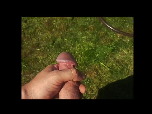 ❤️ A boazona fica com a rata rosa fodida e ejacula com um esguicho num jardim de Verão ❤️ Porno vk em nós ❌❤
