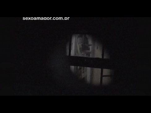 ❤️ Lourinho é filmado secretamente por um voyeur de bairro escondido atrás de tijolos ocos ❤️ Porno vk em nós ❌❤